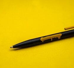 Набор Pininfarina Banksy Метатель цветов: шариковая ручка GrafeeX и блокнот линованный из каменной б