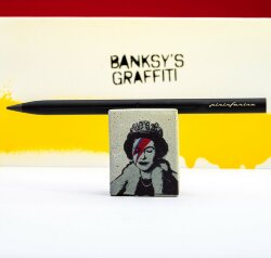 Набор Pininfarina Banksy Lizzy Stardust: карандаш SMART с бетонной подставкой