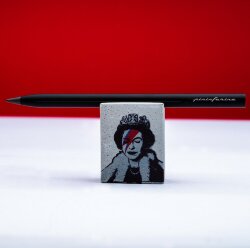Набор Pininfarina Banksy Lizzy Stardust: карандаш SMART с бетонной подставкой