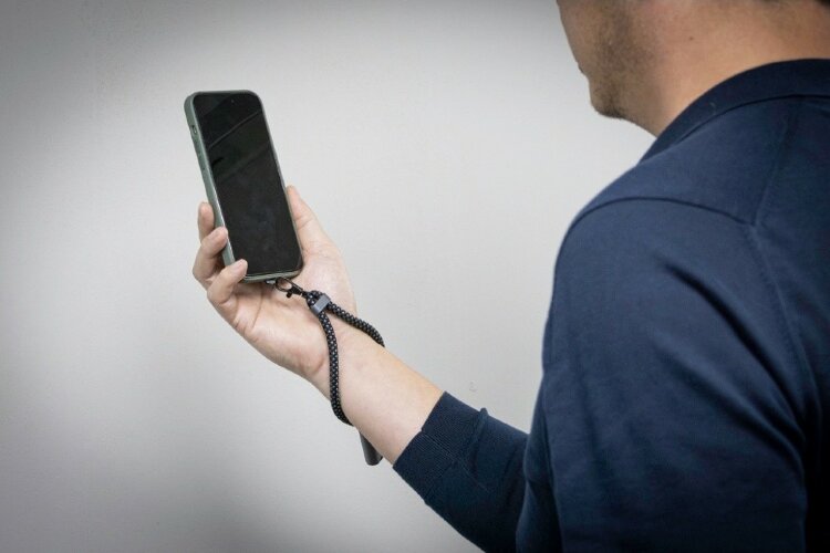 Ремешок-держатель для телефона с зарядным кабелем USB-C - USB-C Lany Wristband Charge Eco, серый