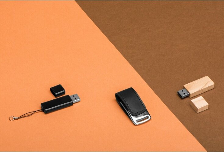 Флеш-карта USB 2.0 16 Gb с магнитным замком Vigo, черный/серебристый